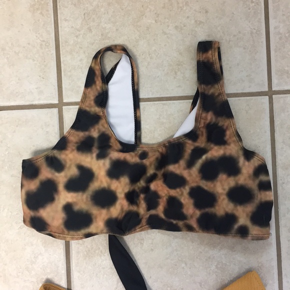 Bikini - Picture 2 of 4